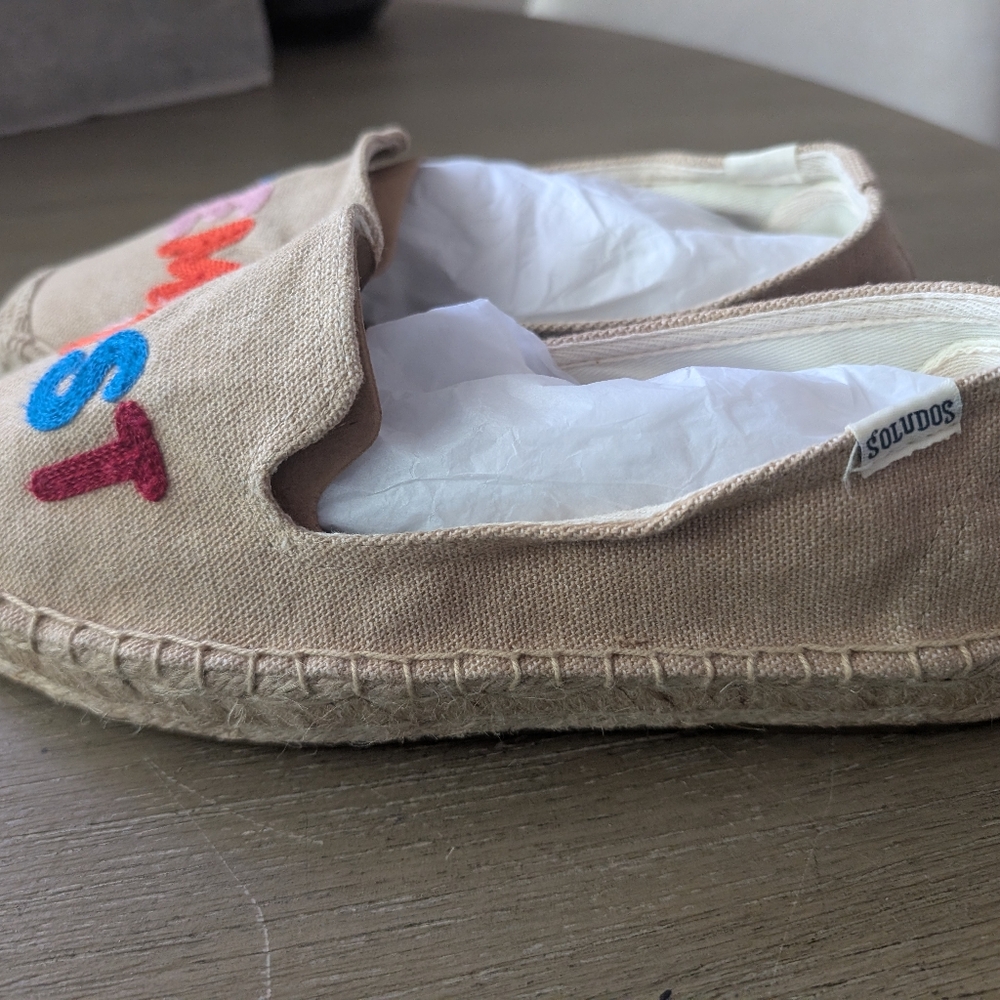 New Anthropologie Soludos Feminist embroidered Slip Ons Size 7 - Picture 3 of 7